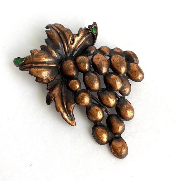 Vintage Grape Cluster Copper Brooch Green Stones - Picture 2 of 8